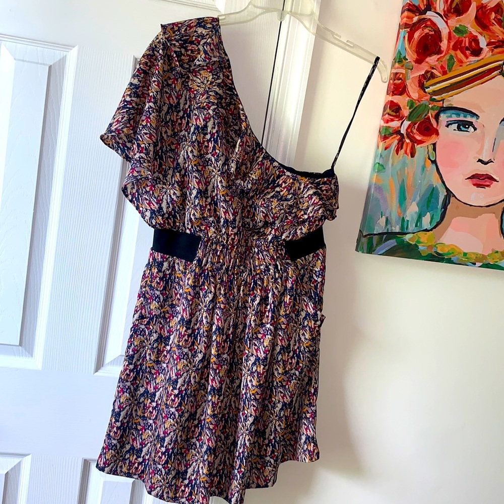 One shoulder, ruffled dress with pockets! 🧡